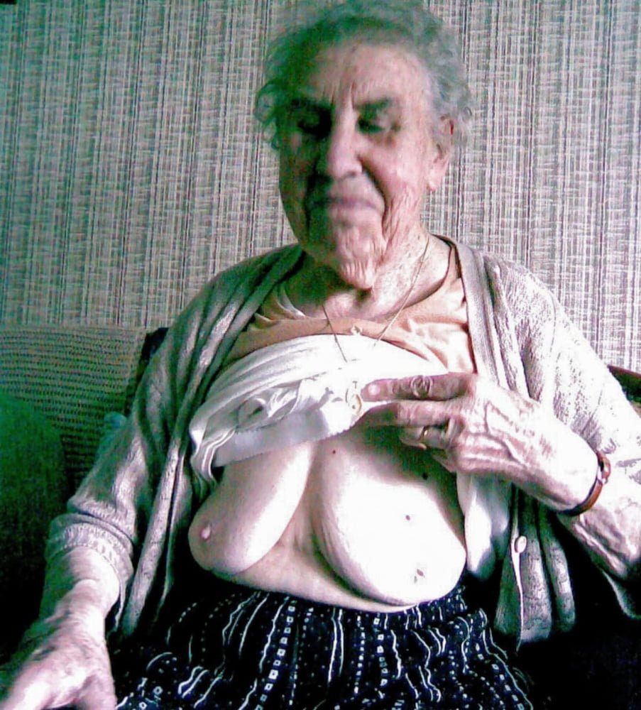 Granny Shows Her Tits 73 Photo