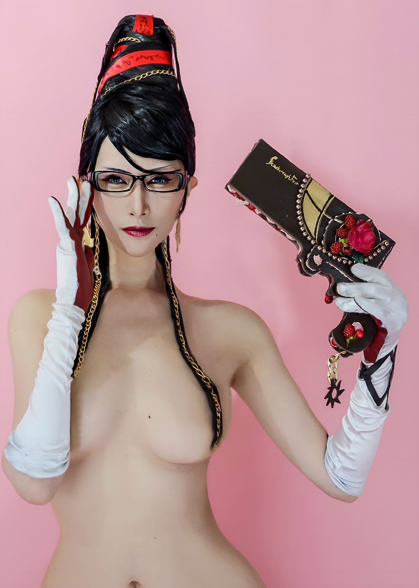 Helly Valentine Cosplay Esdeath Nude