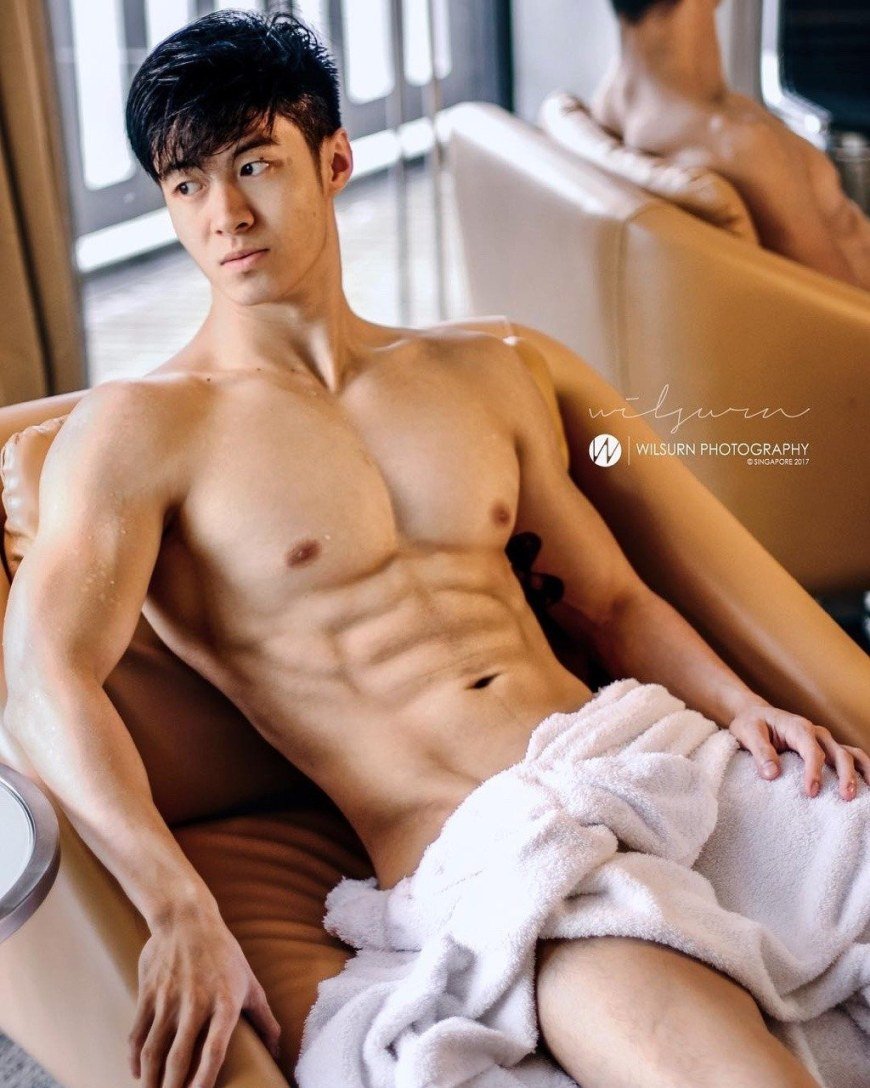 Naked Asians on Twitter