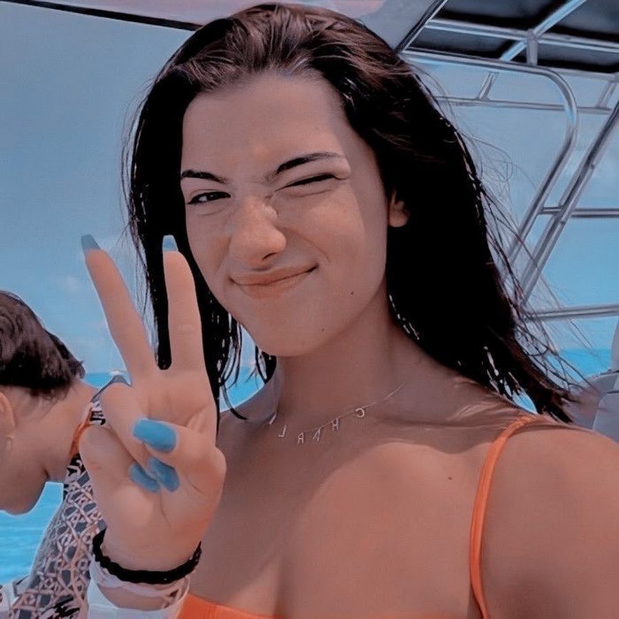 Charlie Damelio hot photos