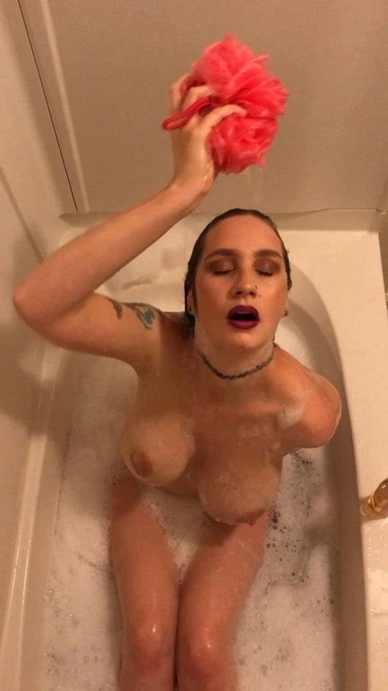 Elizabeth Rabbit photo naked