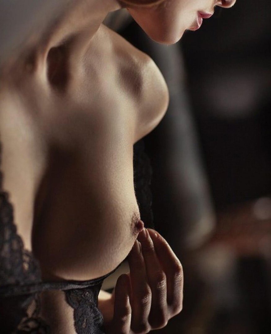 Nadine Kerastasis model naked