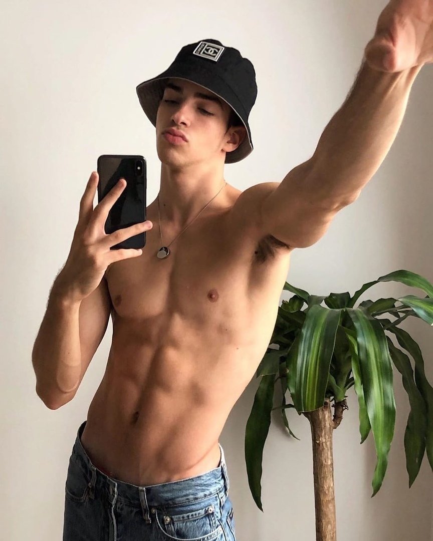 Manu Rios 2020
