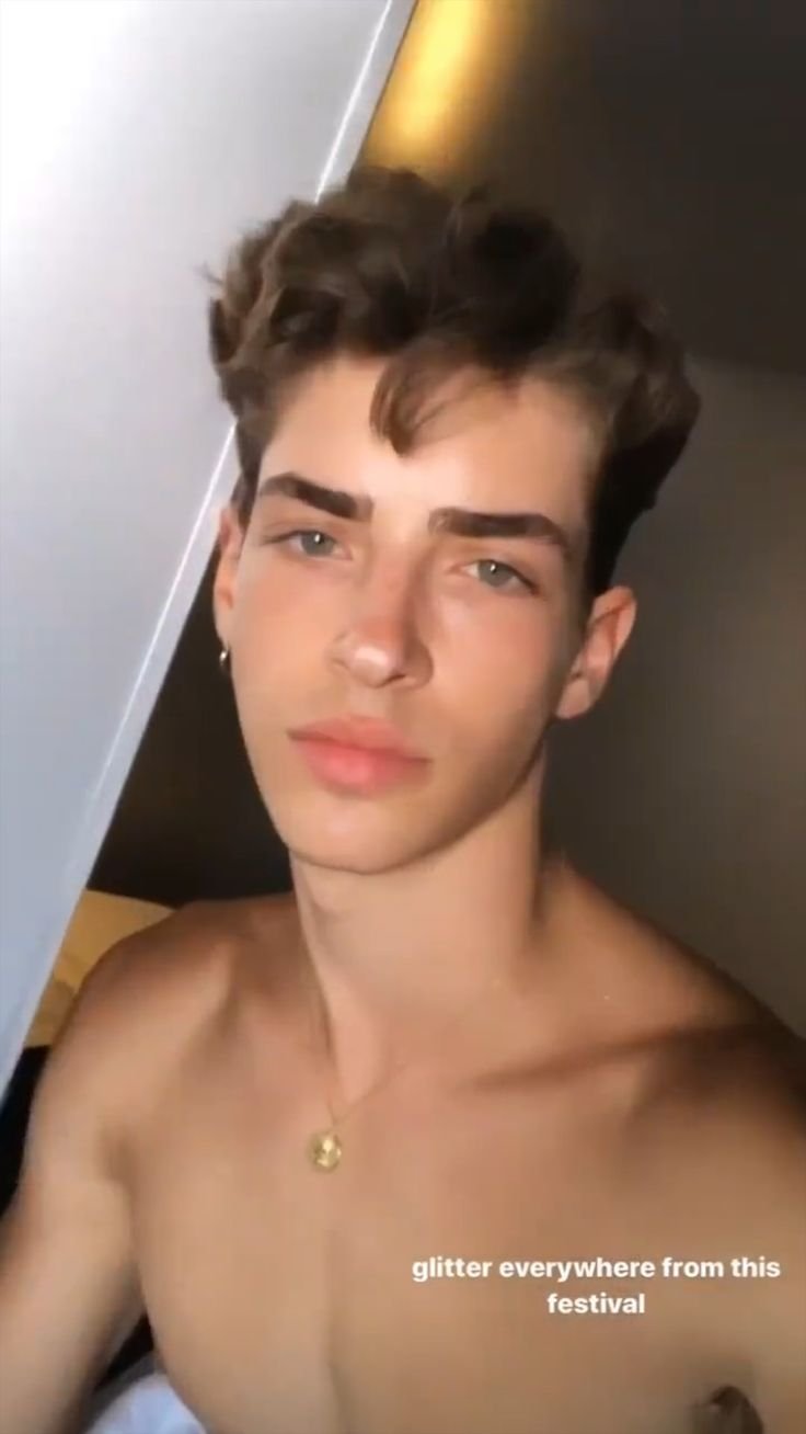 Manu Rios Complete Nude