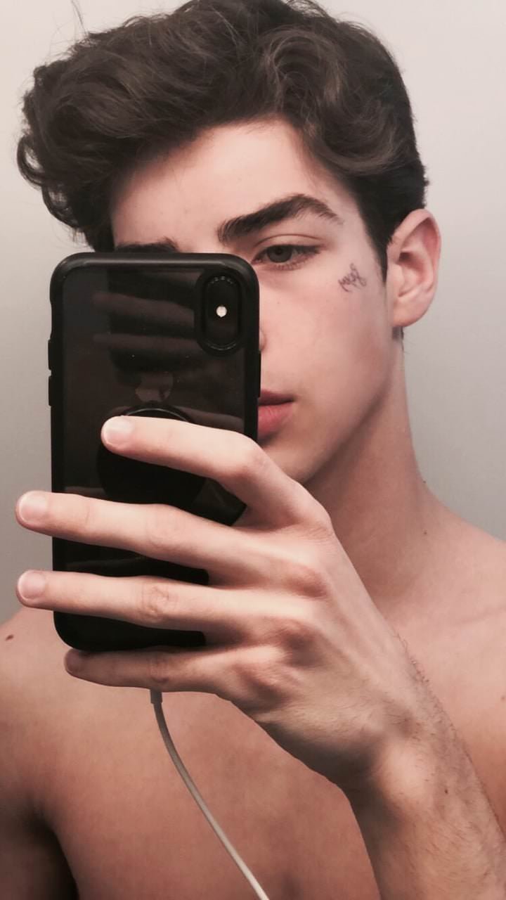 Manu Rios +18