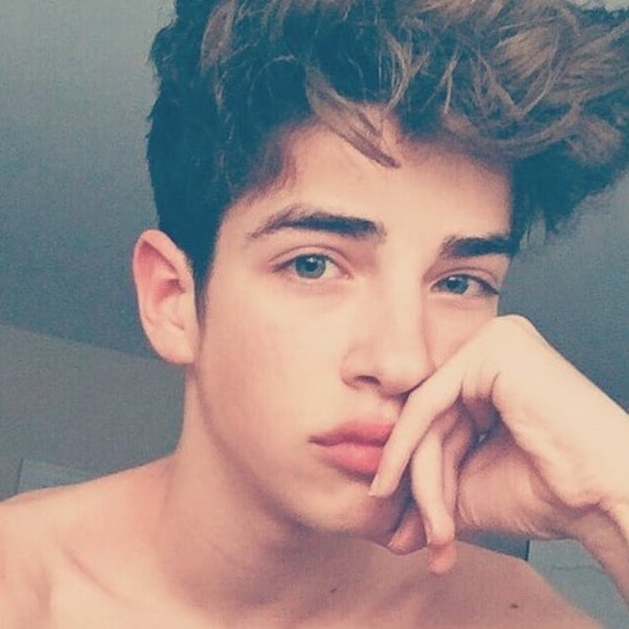 Manu Rios in the mirror