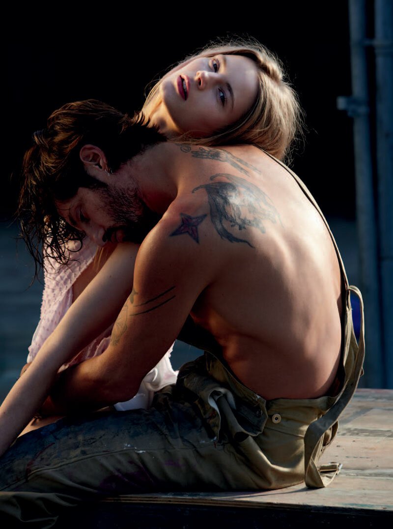 Eva Laguna Seductive photo