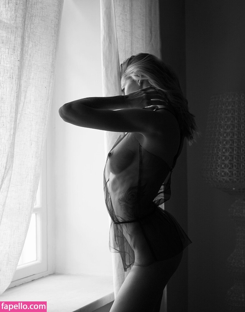Valeria Bulusheva by Jurij Treskow