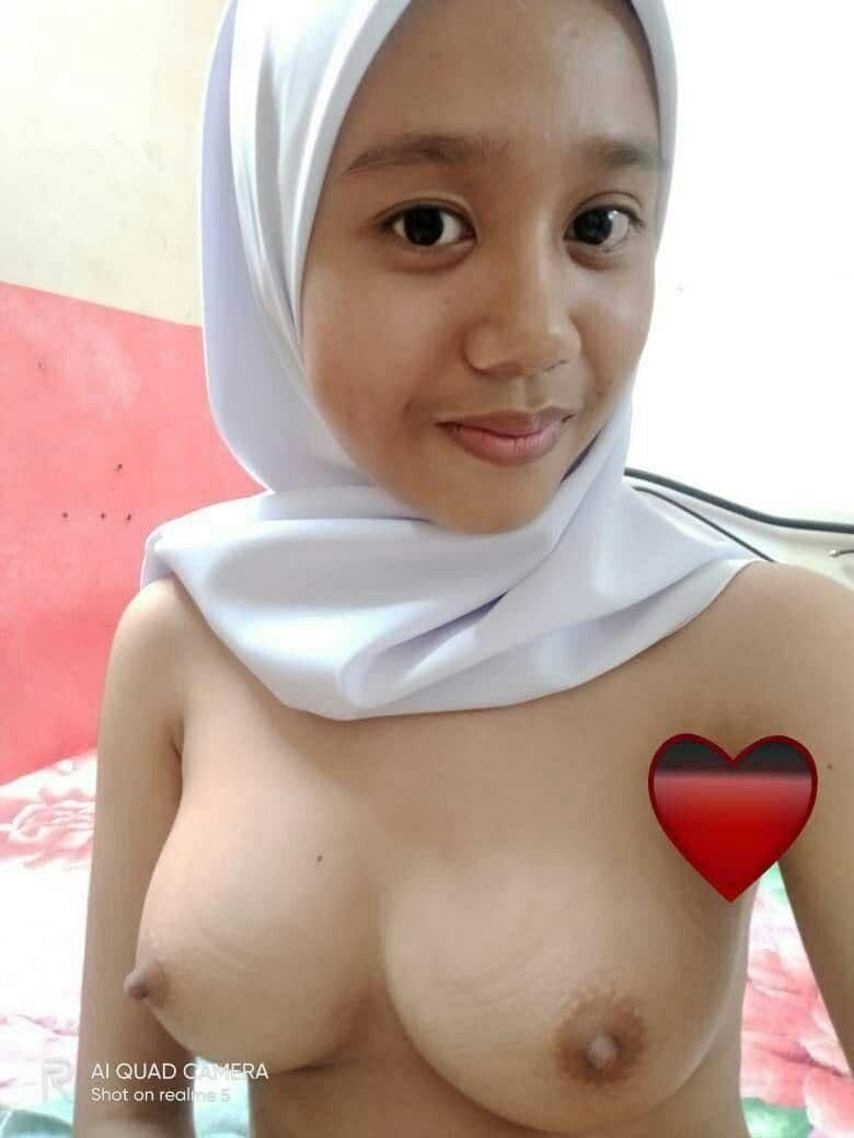 Hijab selfie Indonesian Big Boobs