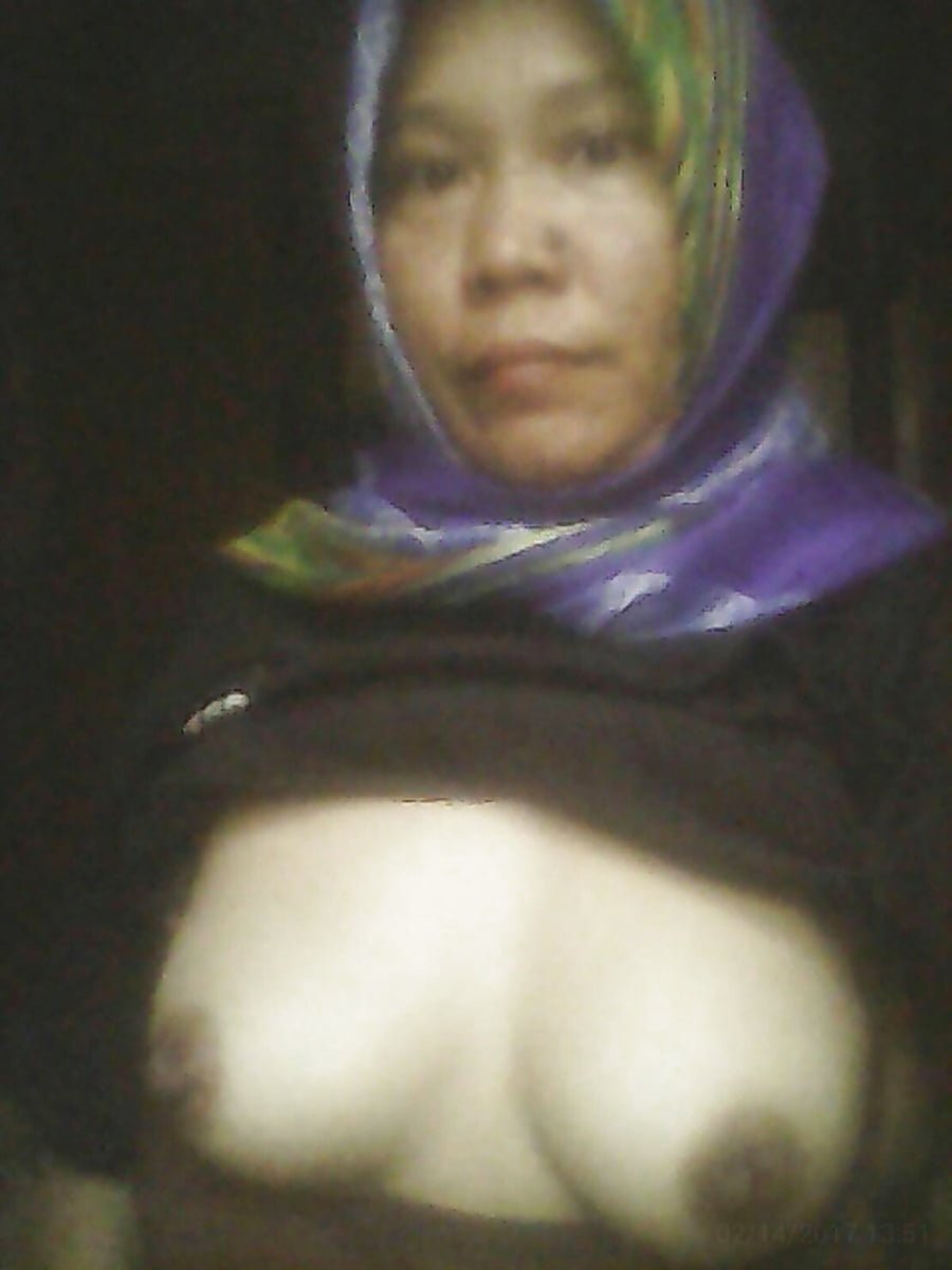 Harleena Jilbab Bugil