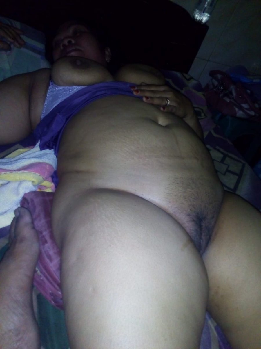 Cewek Eksibisionis Bugil di Tempat Umum Nude