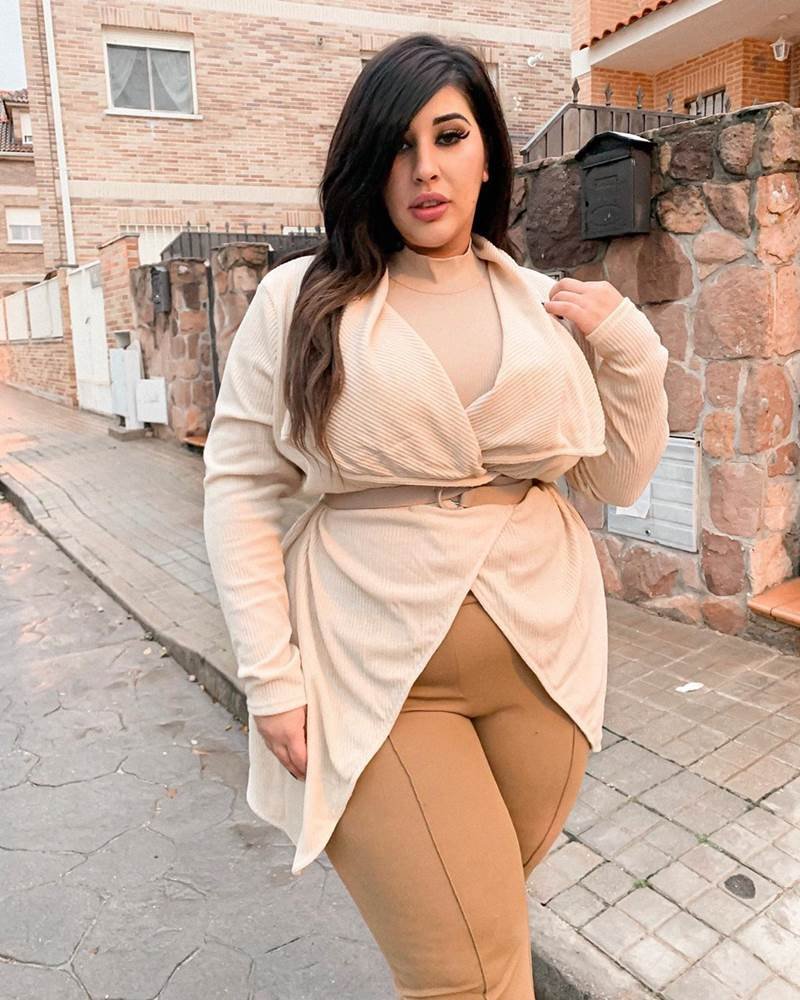 Amber Curve-Plus-Size model