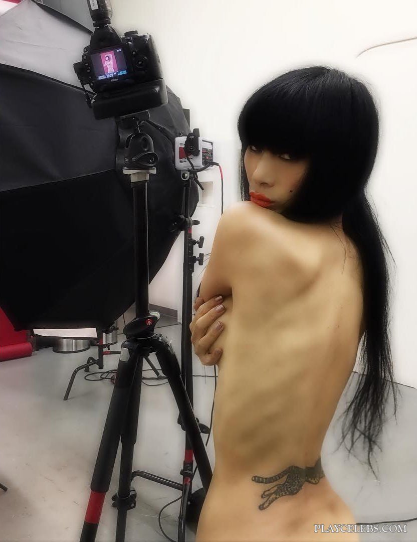 Naked lesbian Asian amateur