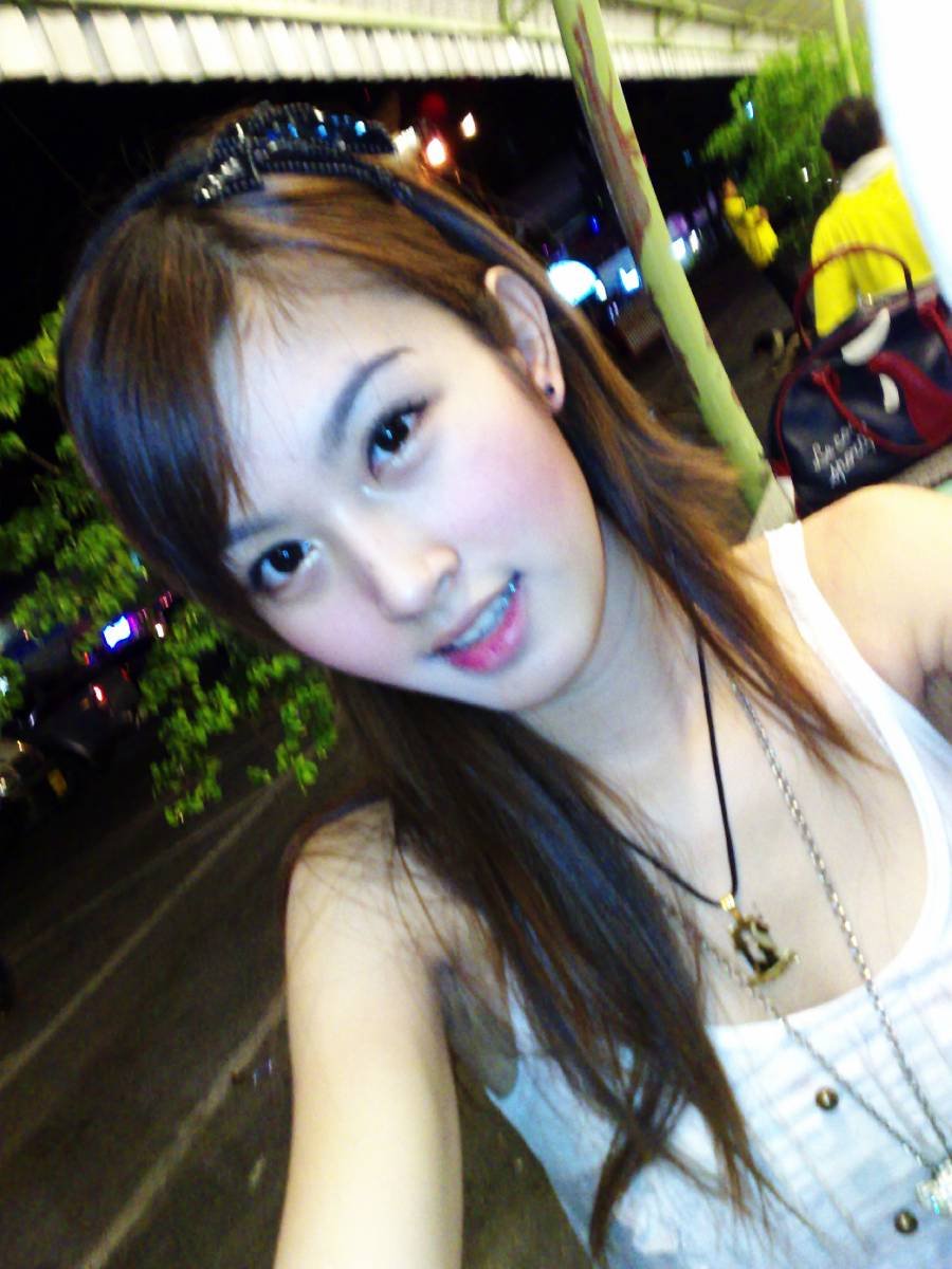 Nong Sing with beautiful legs