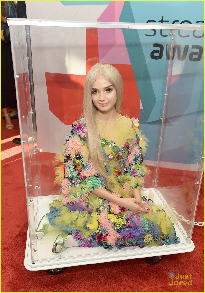 Poppy performer