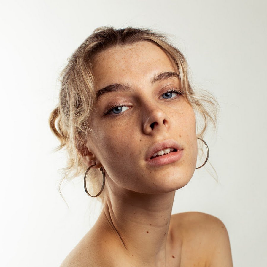 Ashley Emma porn actress