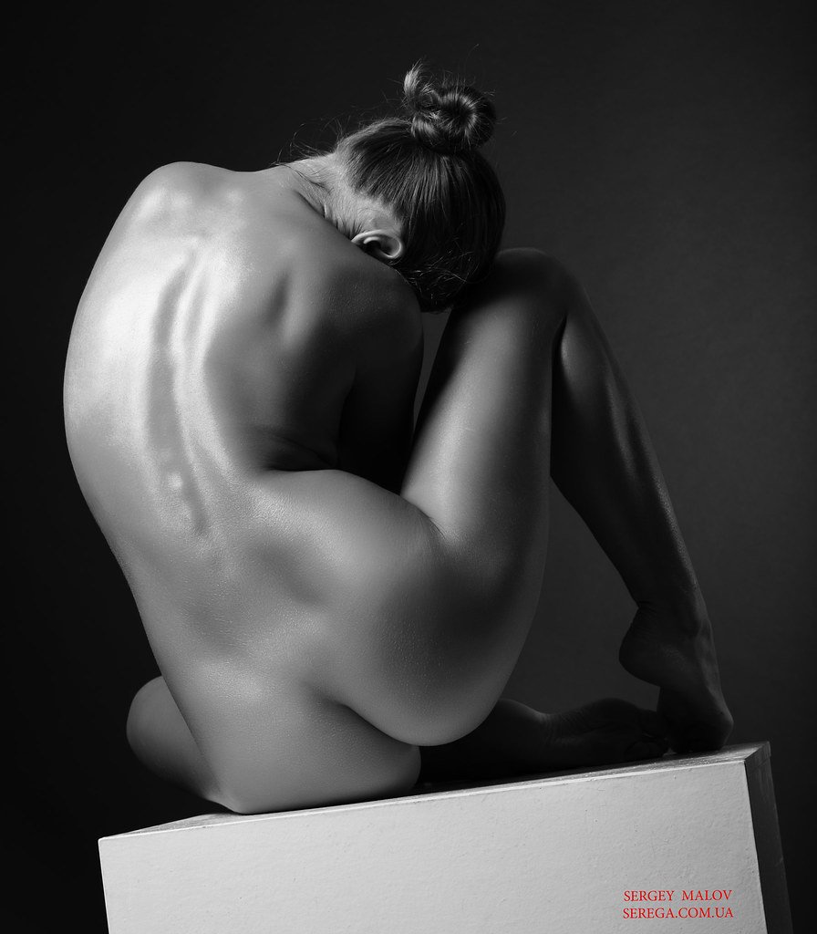 Aesthetics of a naked female body