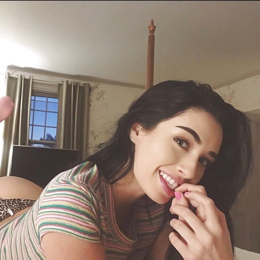 Paris Roxana Selfie