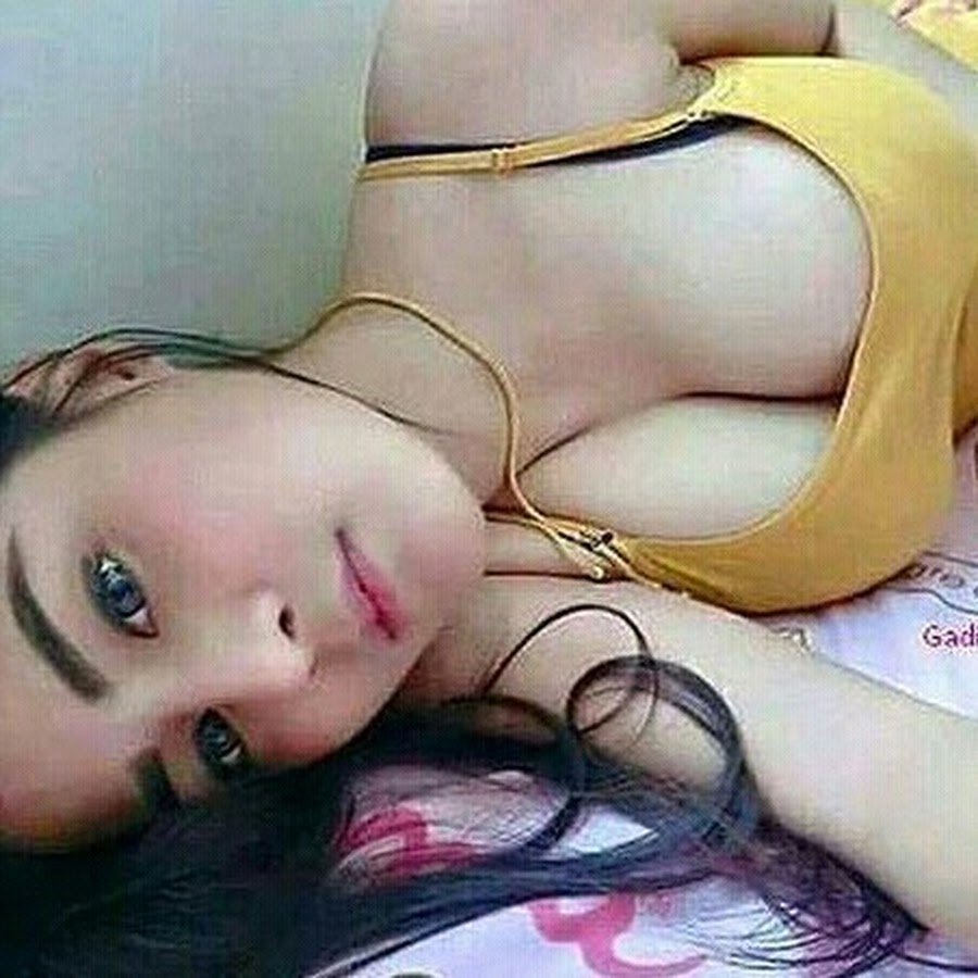Chinese model with a big bust from Instagram