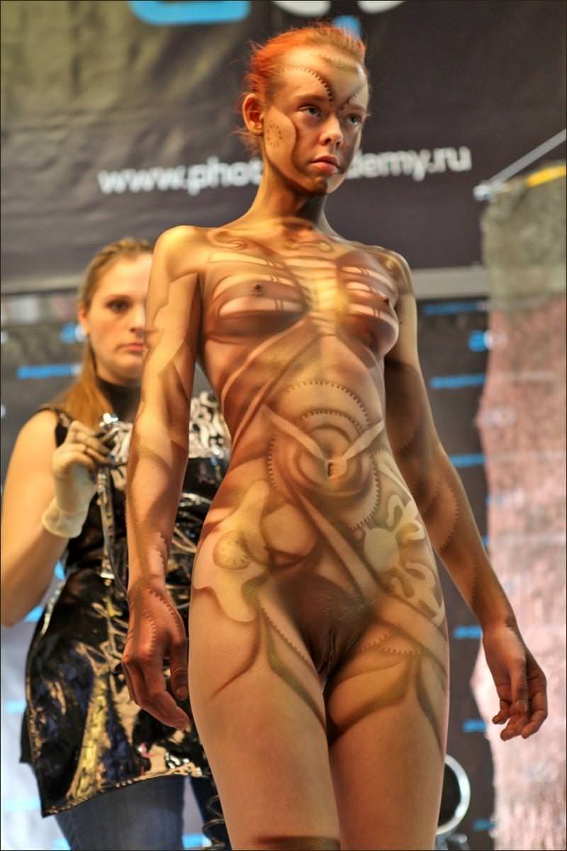 High fashion without panties