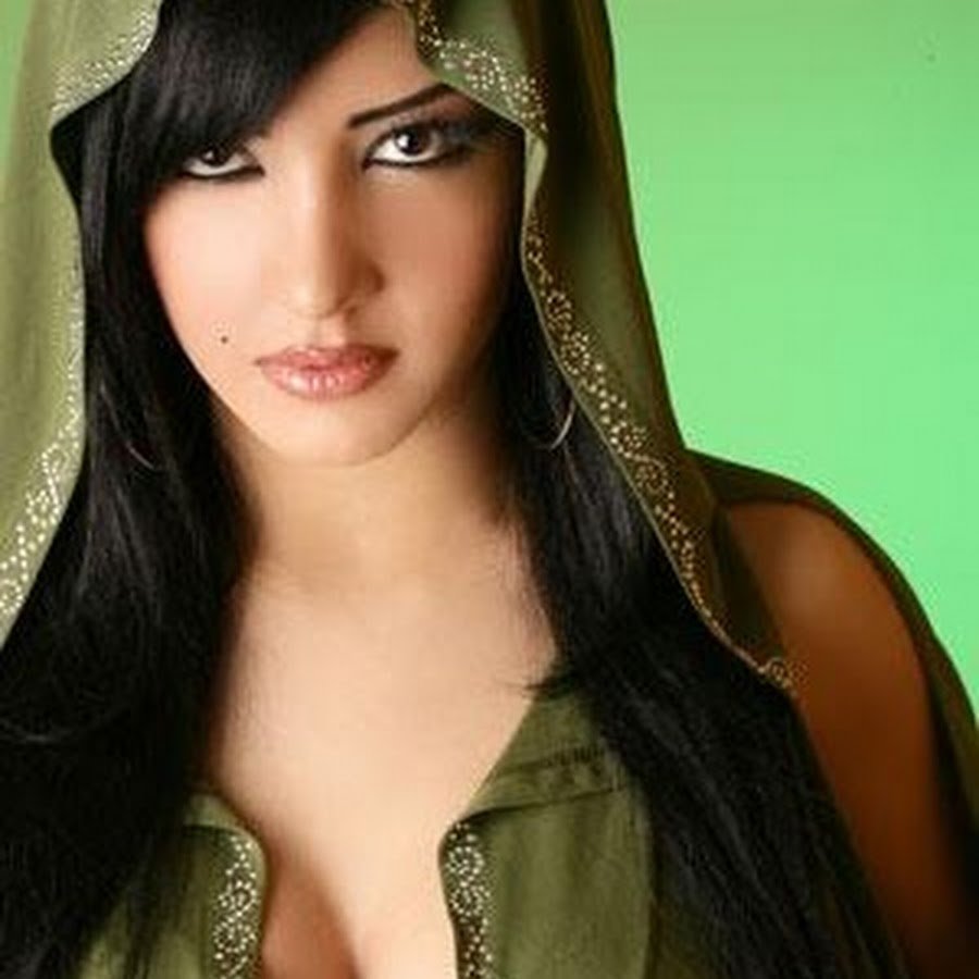 Beauty with weapons