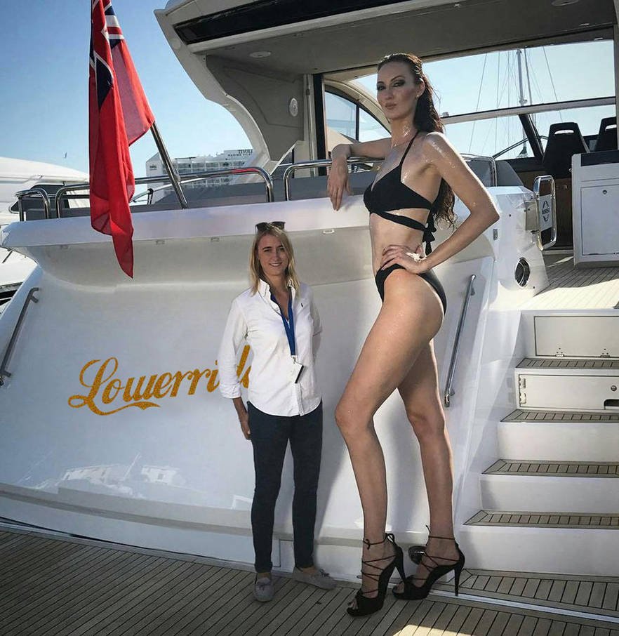 Amputa girls in bikini