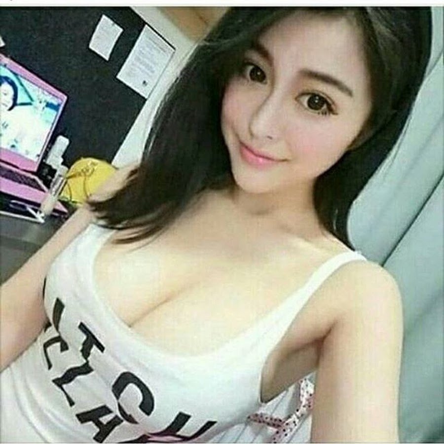 Big natural tits hijab