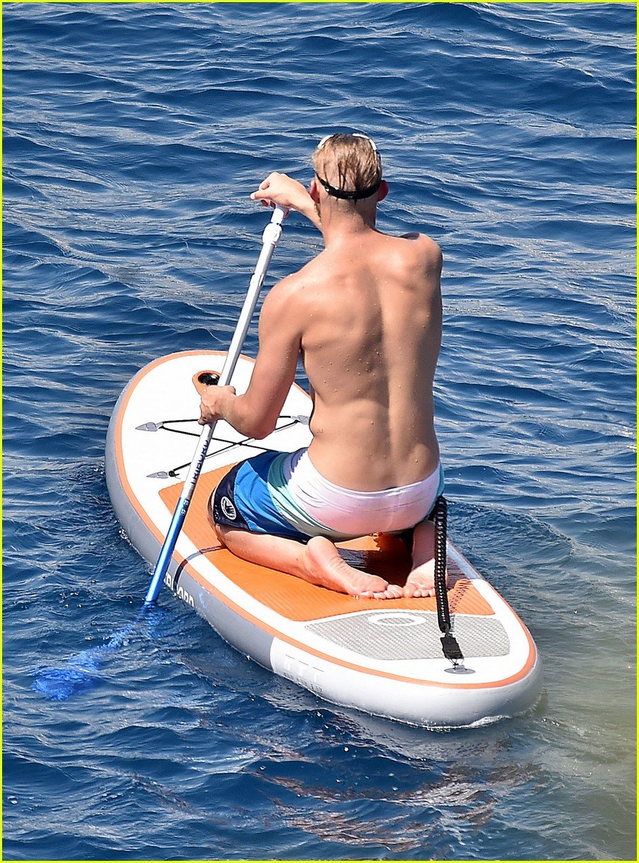 Alexander Ludwig Naked