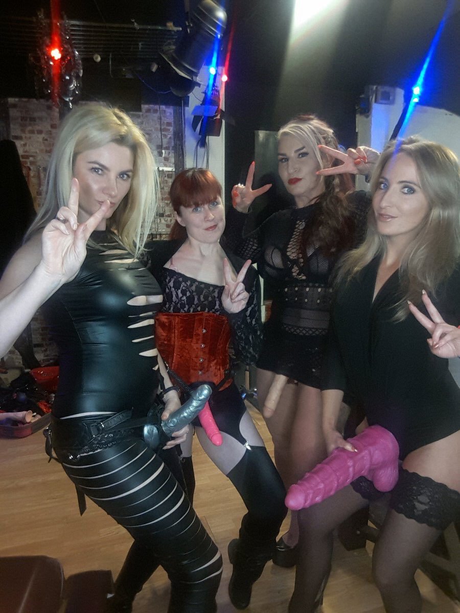 3D Lift Carry Mini Giantess