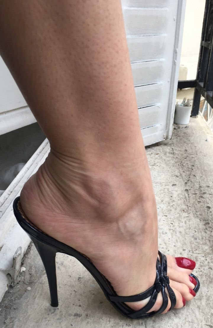 Anna Ferre Footjob video