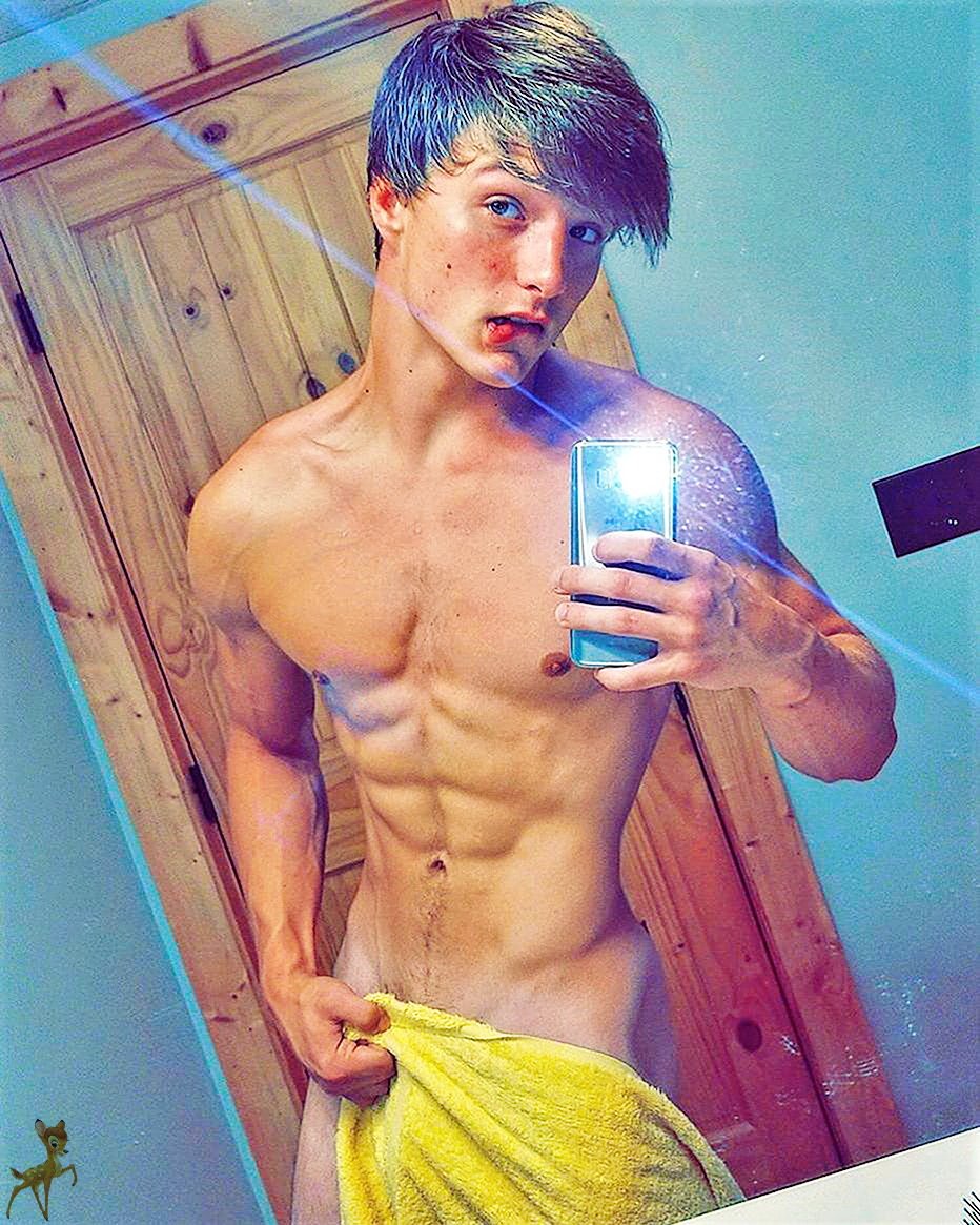 Big Bulge Underpants Boy Selfies