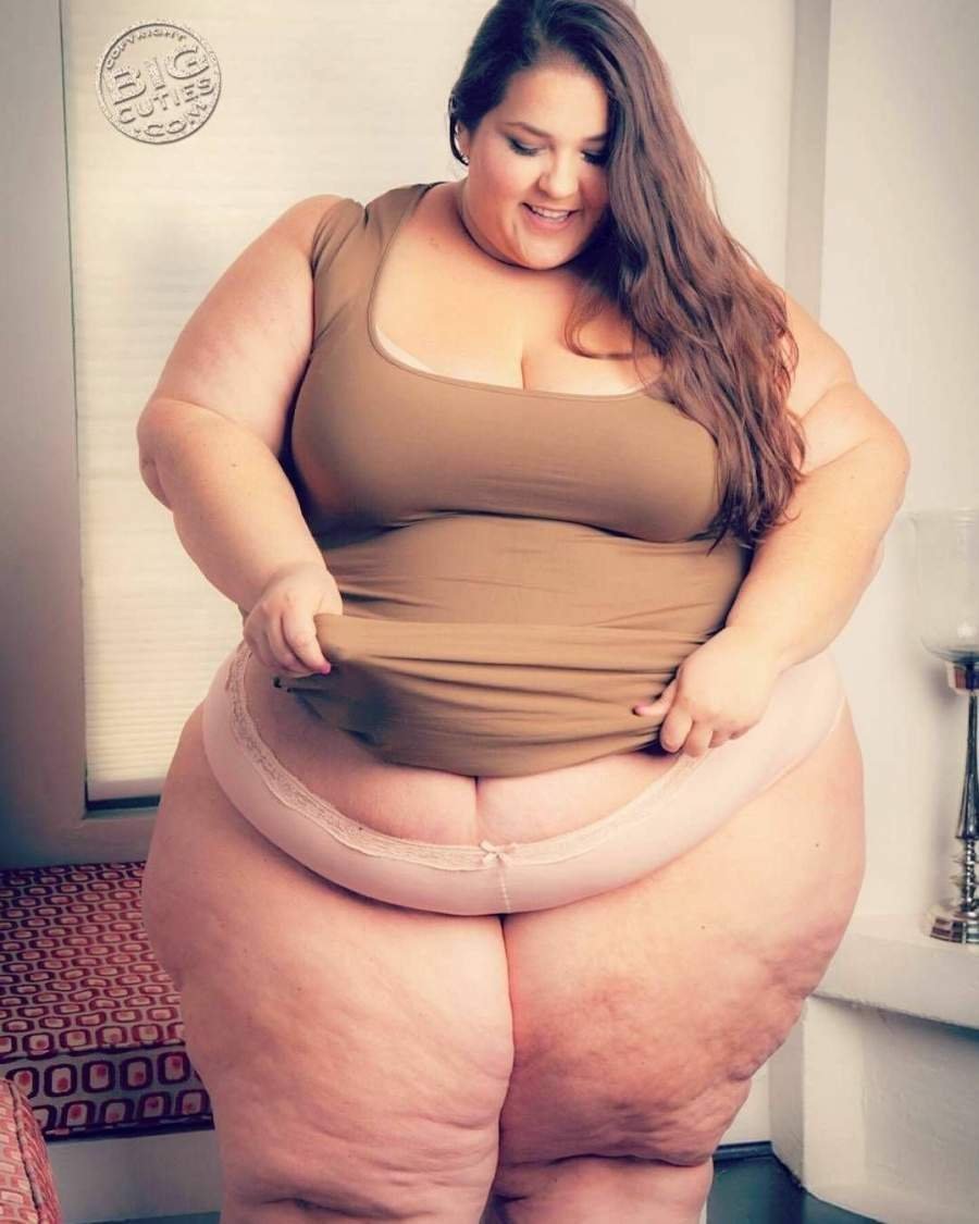Naked very, very thick women