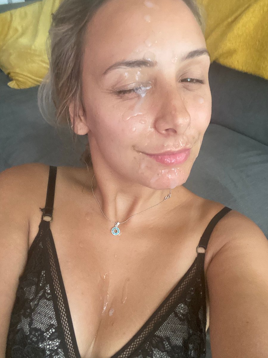 Mariah Leonne Selfie