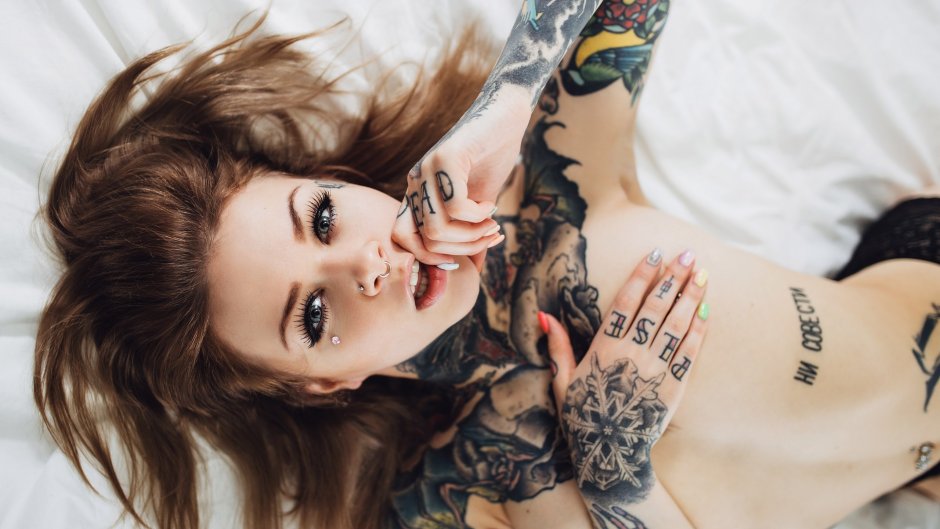 Little tattoo for girls on the pubis