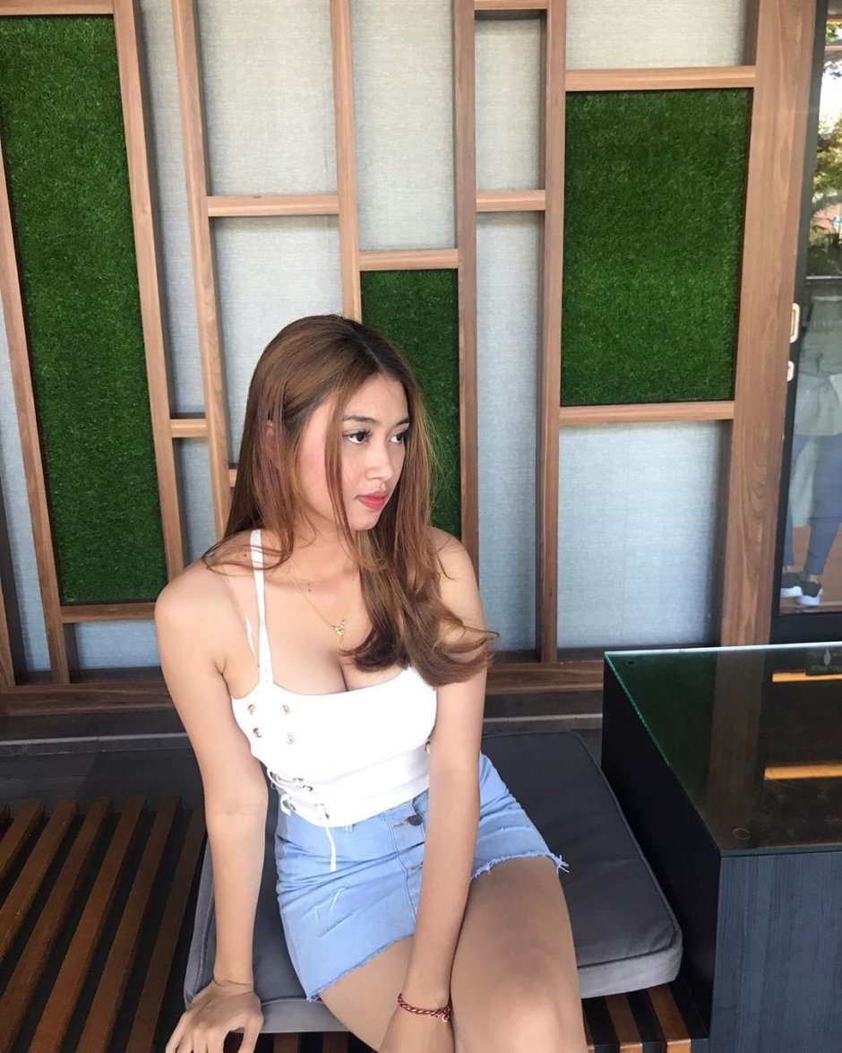Bella Agos