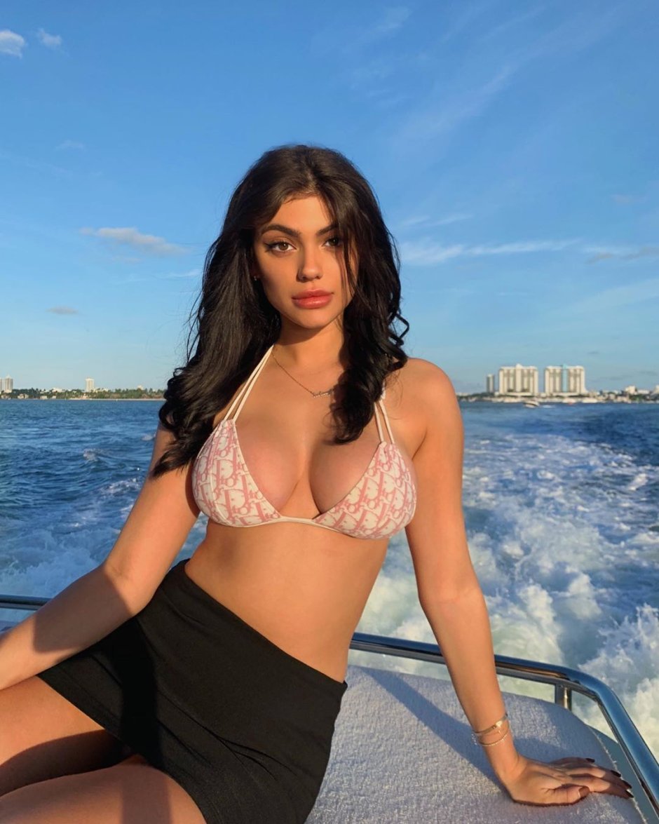 Kelsey Calemine hot