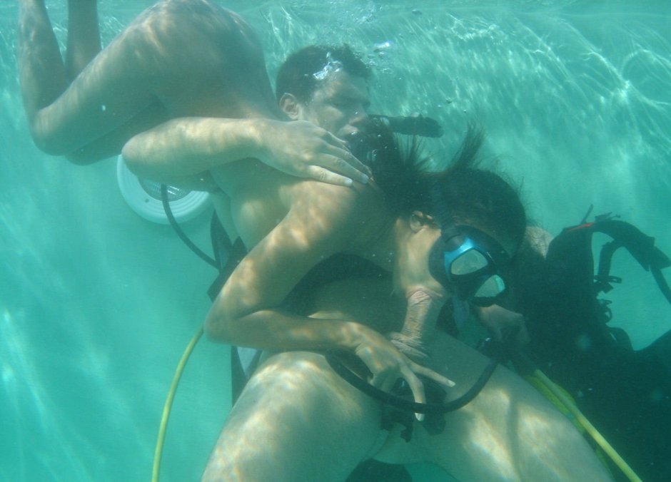 Submarine swimming - Porn