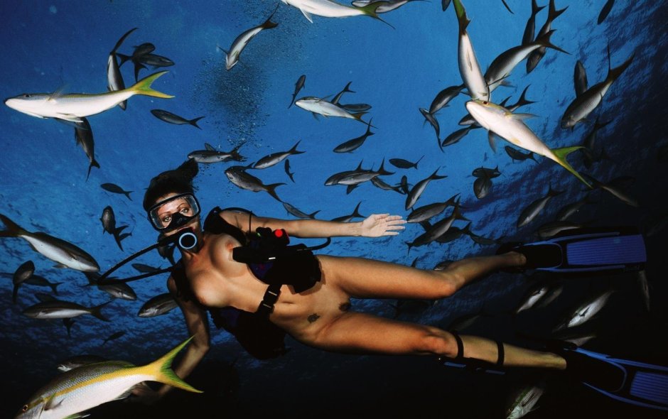Diving nude