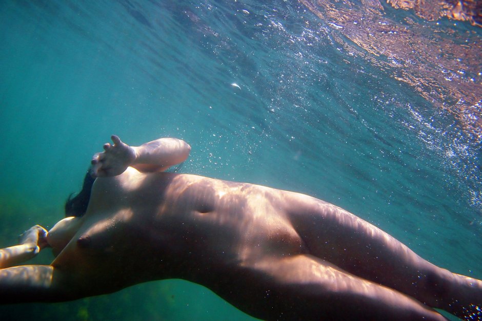 Naked photo shoot underwater