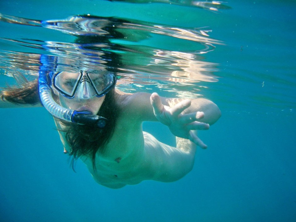 Submarine swimming a woman nude
