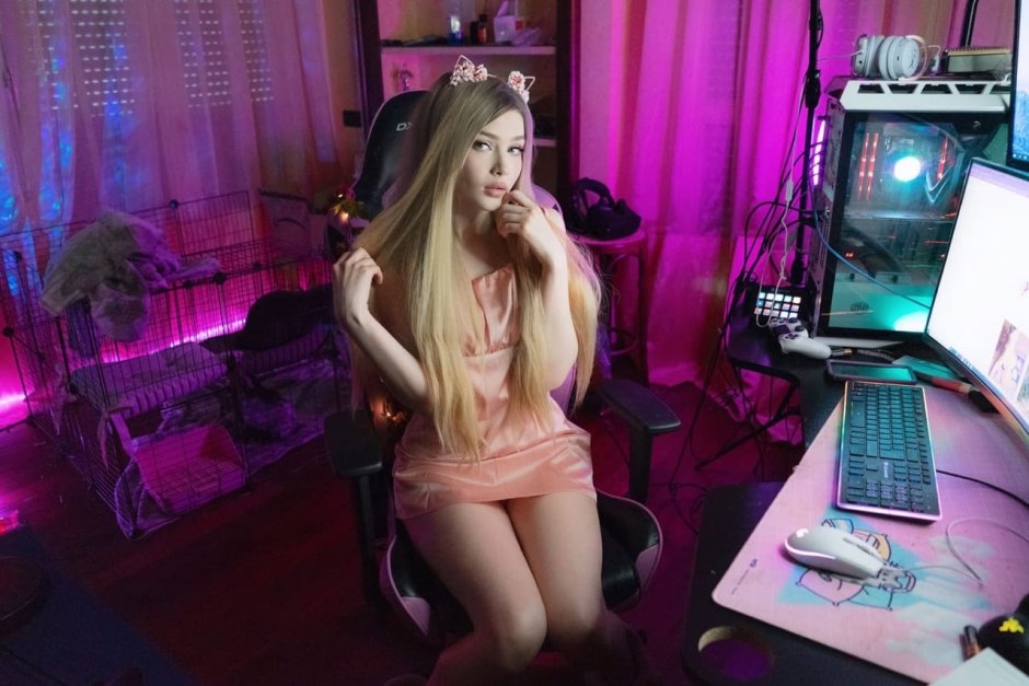 Karina Strimmersha is naked