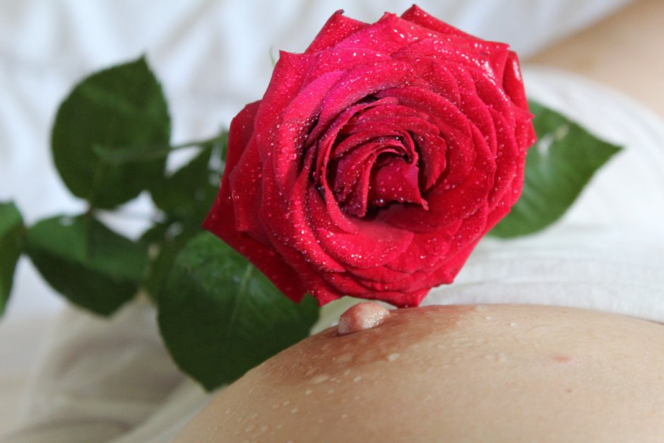 Flowers on the female body