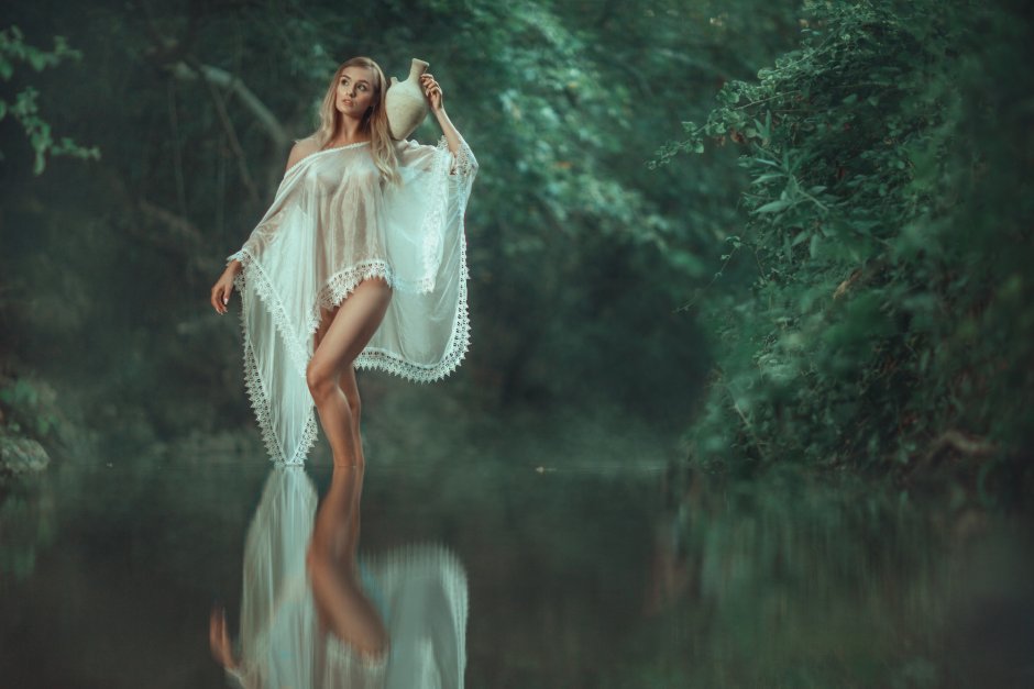 Emma Kotos Model drain