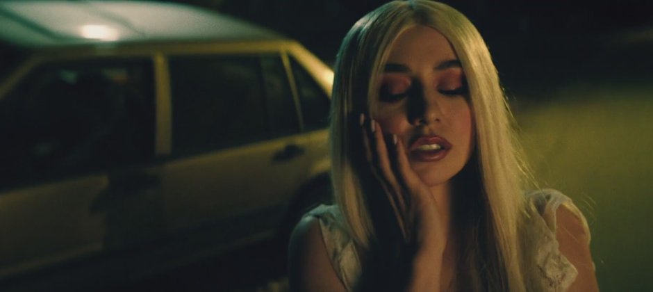 Ava Max chest