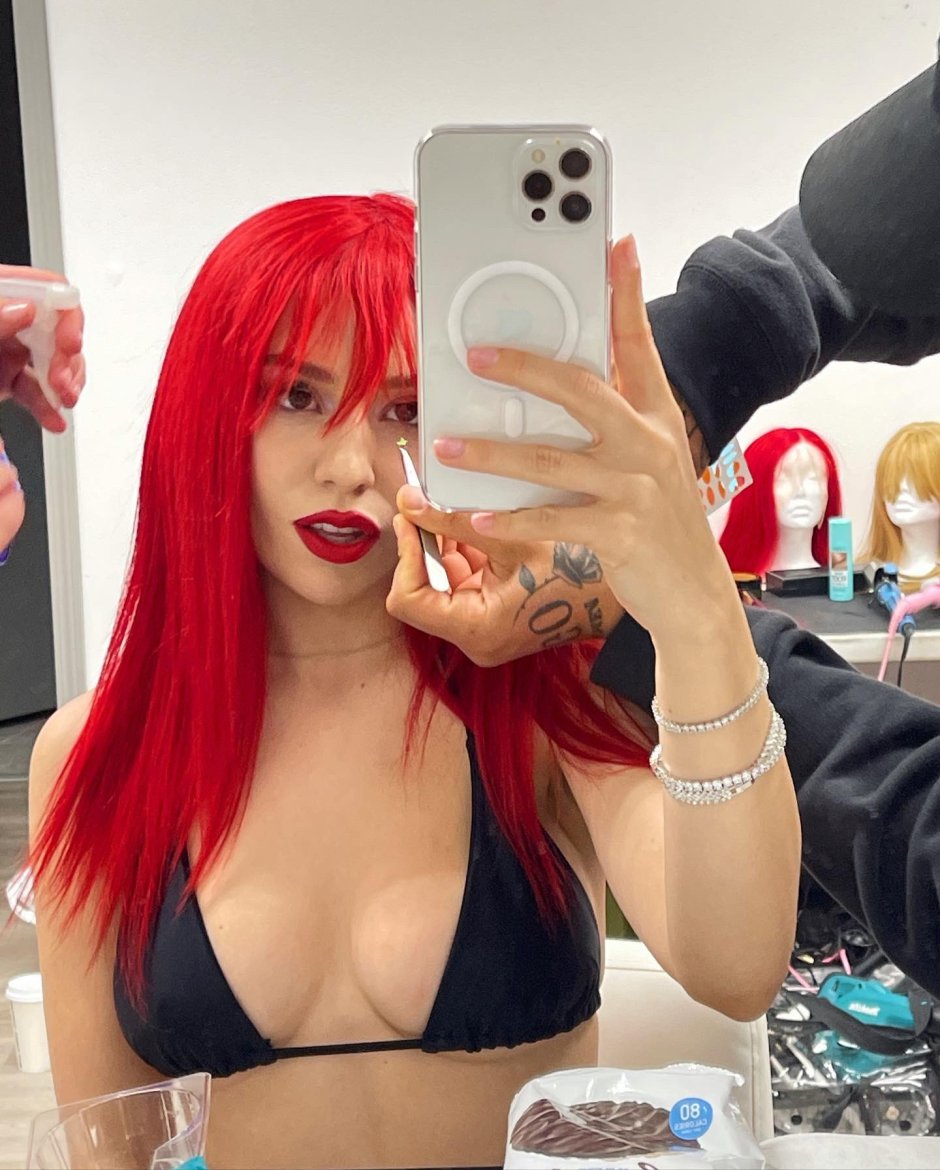Breast size Ava Max