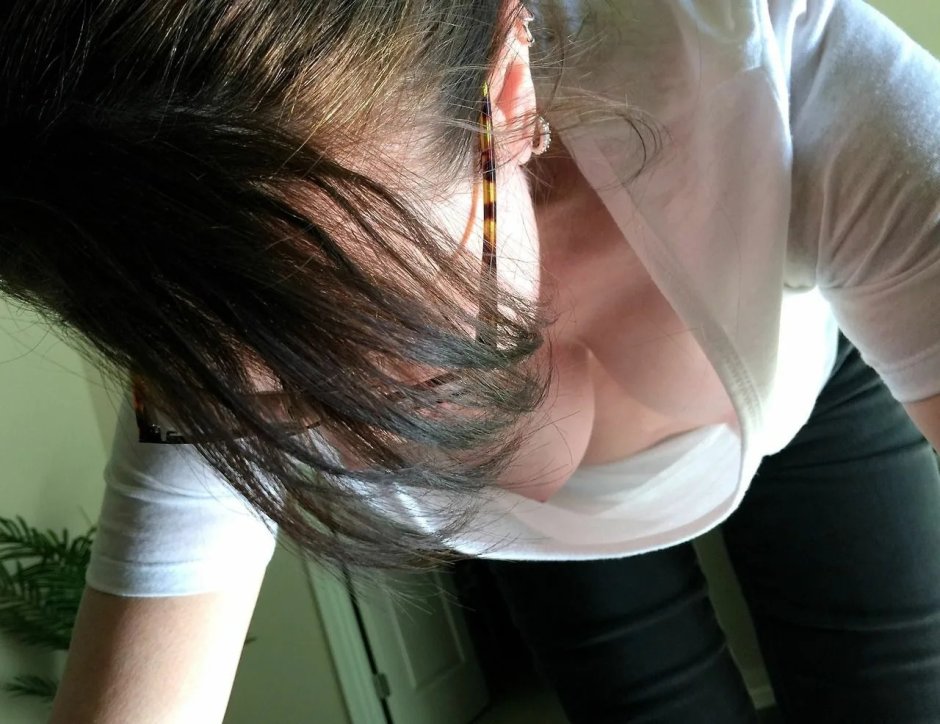 The neckline leaned