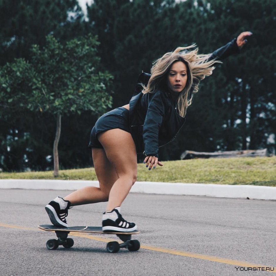 Sasha Smirnova Skateboarder