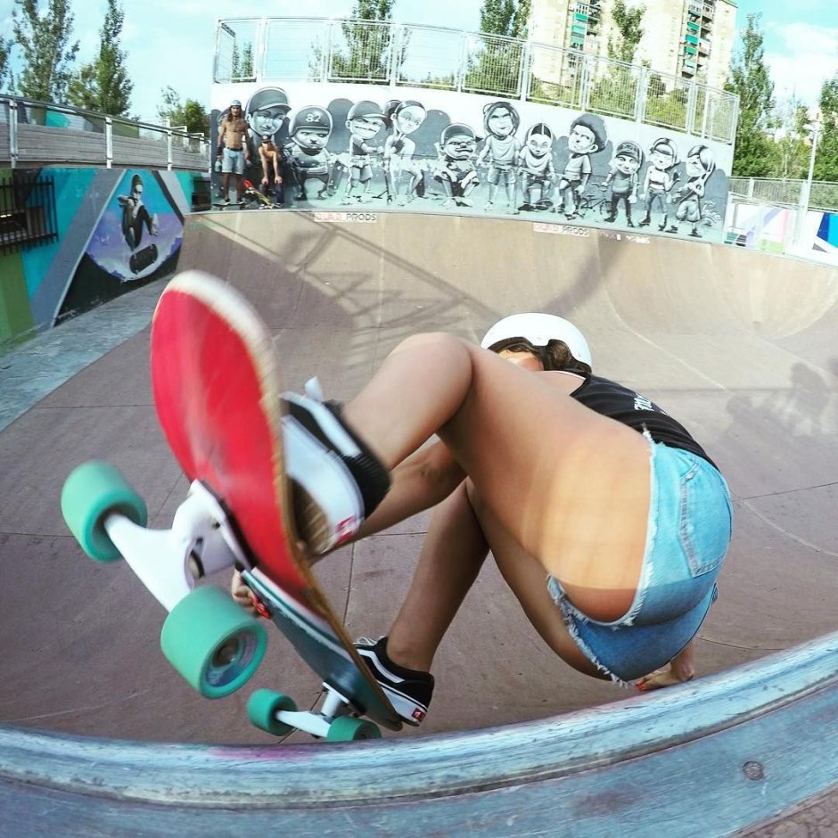 Sasha Smirnova Skateboarder