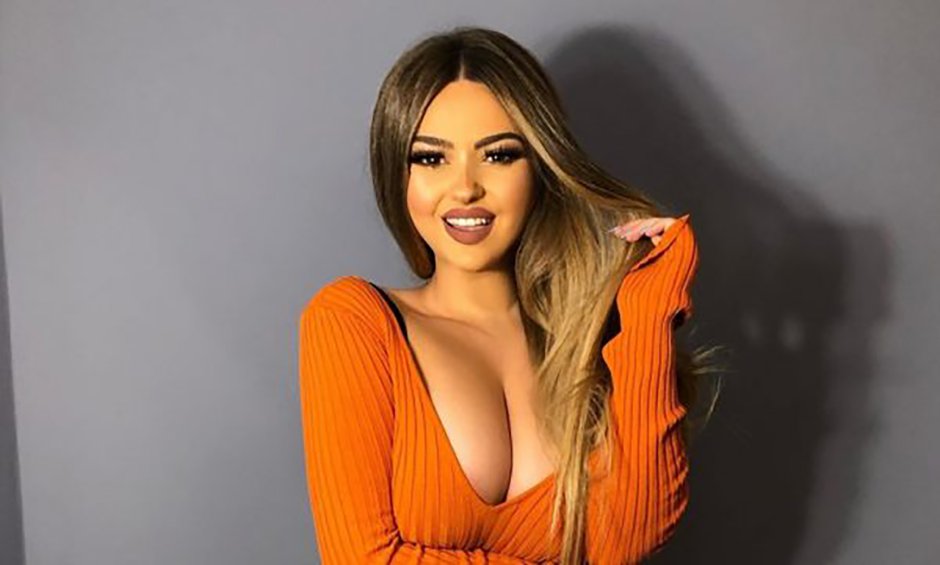 Enca haxhia chest