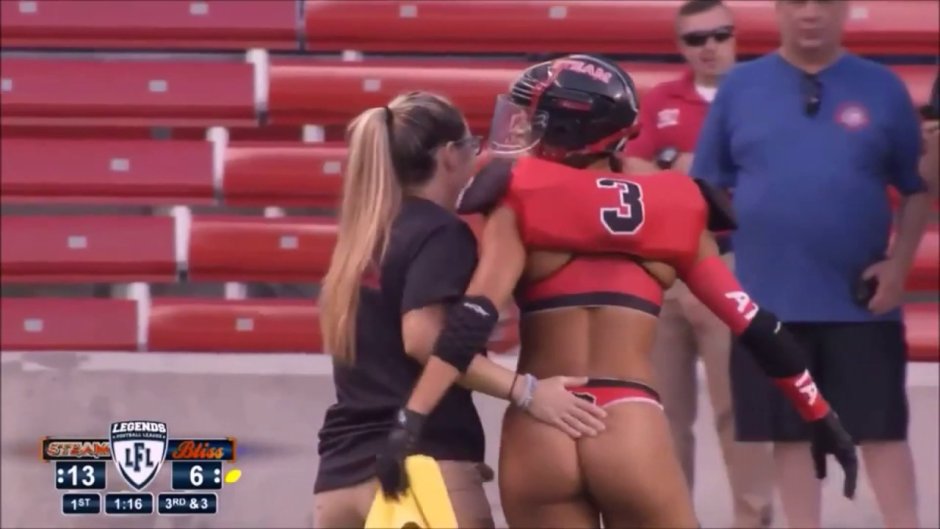 Women's American football Adrian Pernell